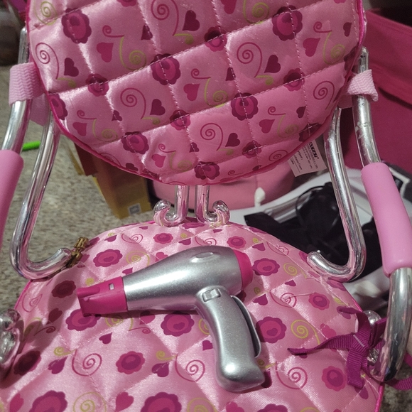 Set of 2 Oyr Generation Salon Chairs with capes and accessories - Picture 4 of 5